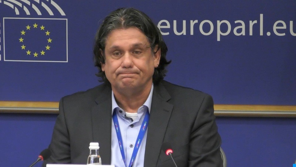 Durva: Deutsch Tamás Magyar Pétert gúnyolta, közben megkapta az év kommentjét