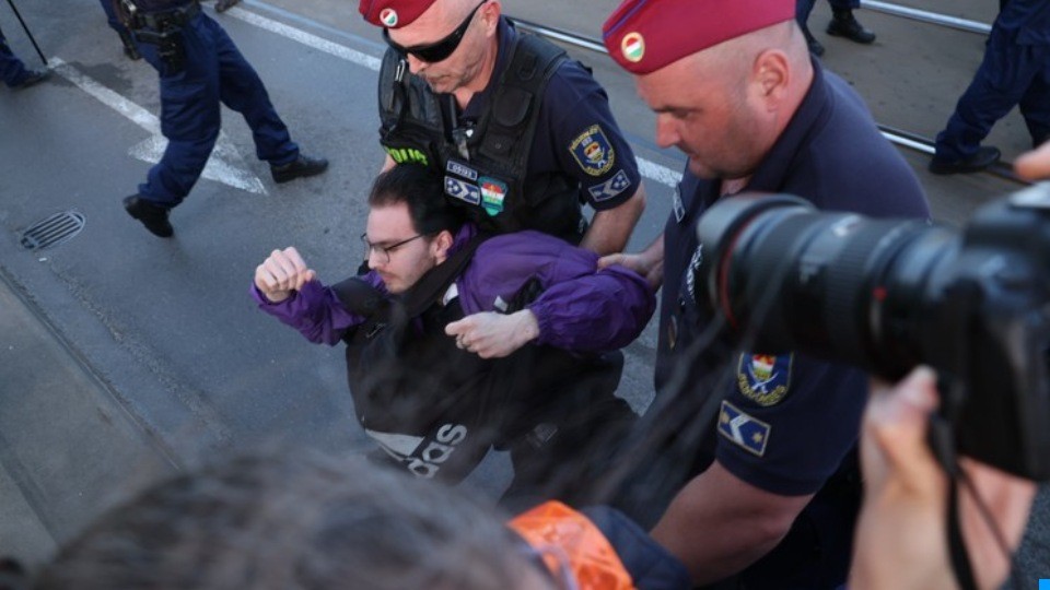 Egymás után viszik el az aktivistákat, repkednek a büntetések