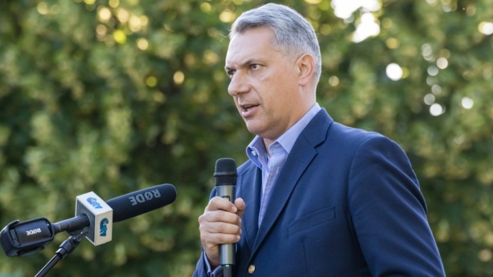 Elszabadultak az indulatok Lázár János szentendrei fórumán, a tömeg hirtelen két szót kezdett el hangosan skandálni