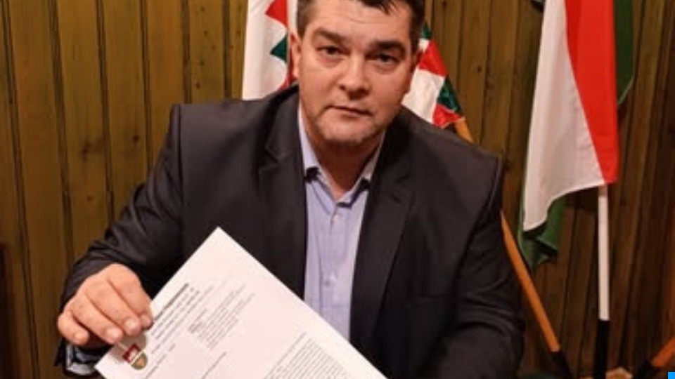 Férgek és kukacok az ivóvízben, feljelentést tesz a polgármester - nincs megoldás