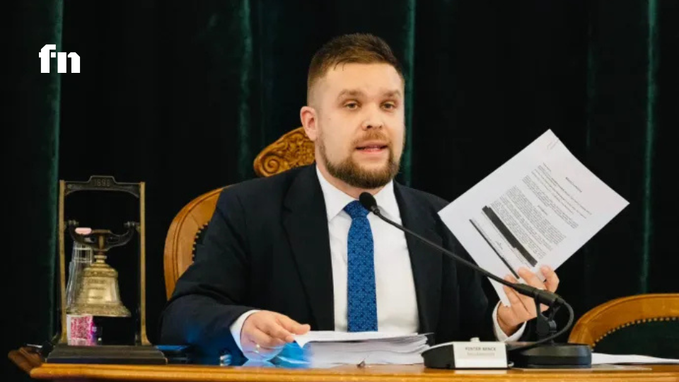 Eddig titkosnak mondott szerződéseket mutatott be Győr polgármestere - botrány jön?
