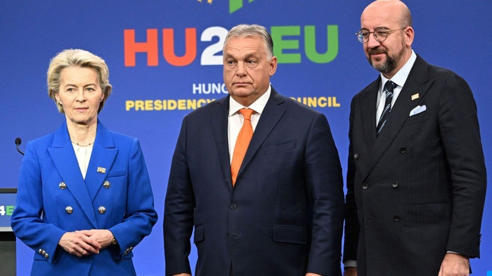 Kemény írás jelent meg külföldön: Orbánt meg kellene fosztani a jogaitól, és erre lennének is eszközök