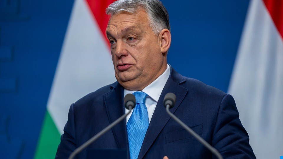 Lép a kormány: pénzzel vettek meg politikai újságírókat, már meg is van ki vizsgálódik majd