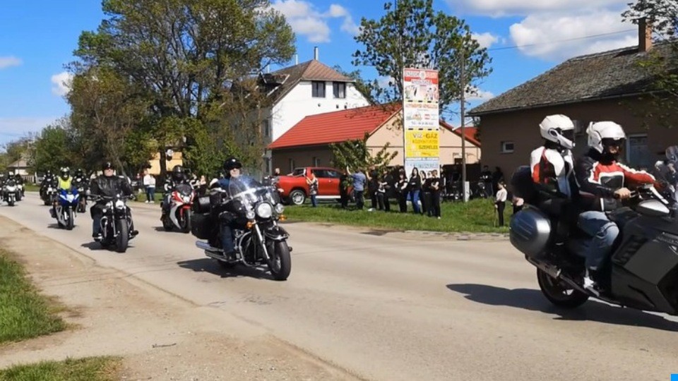 Magyar híresség autója alatt halt meg a 19 éves motoros – Megszólalt a tragédiáról