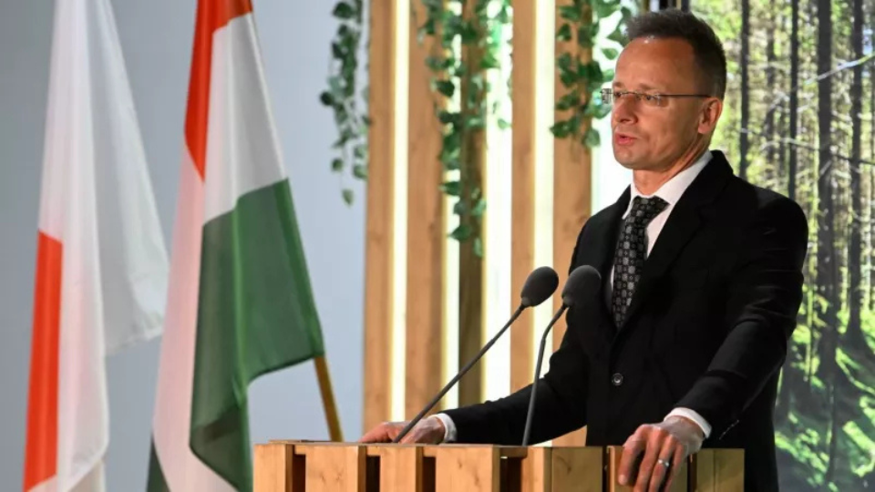 Magyar Péter is feltűnik Szijjártó Péter videójában – durvul a kampány