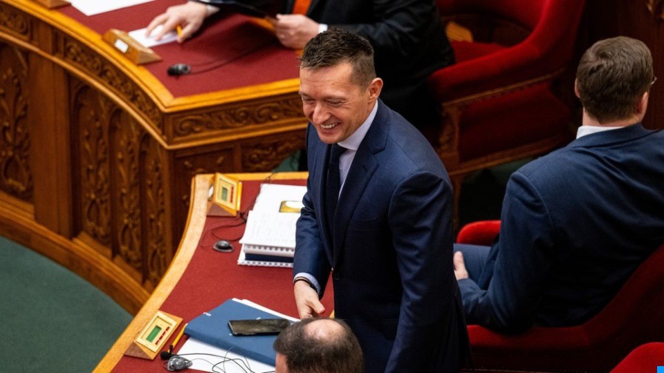 Megkérdezték Rogánékat kiknek van diplomata-útlevele és miért: érdekes válasz