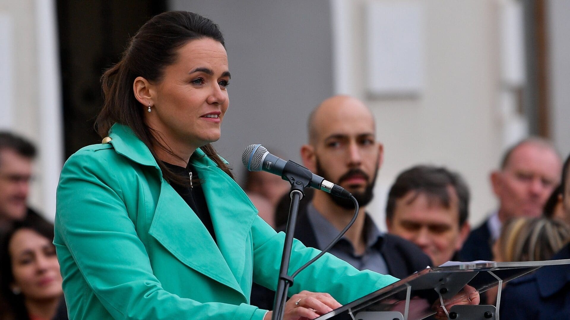 Újra felbukkant Novák Katalin – nem akárkivel fotózták le kávézgatás közben