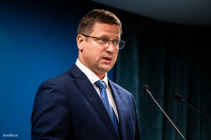 Újabb részleteket árult el Gulyás Gergely a nyugdíjasok utalványáról