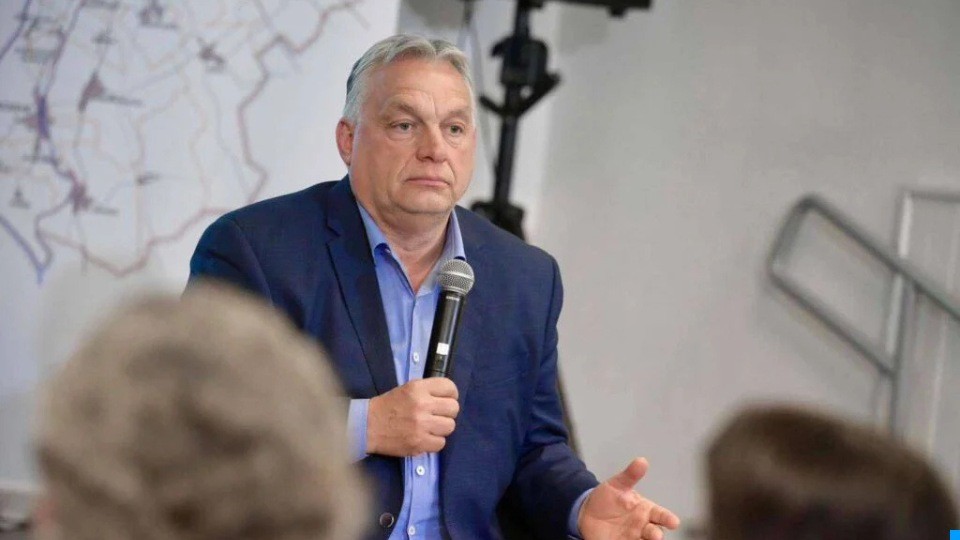 Orbán nem finomkodott: “Amerika lelécelt, mi meg állunk, mint a lakodalomban”