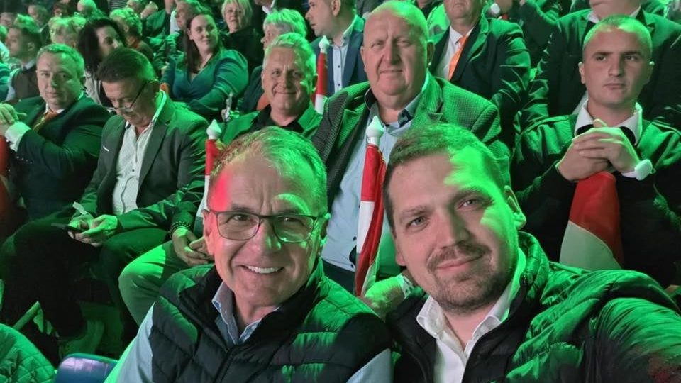 Nem akárki ült ott Orbán harcosok klubjában - döbbenet