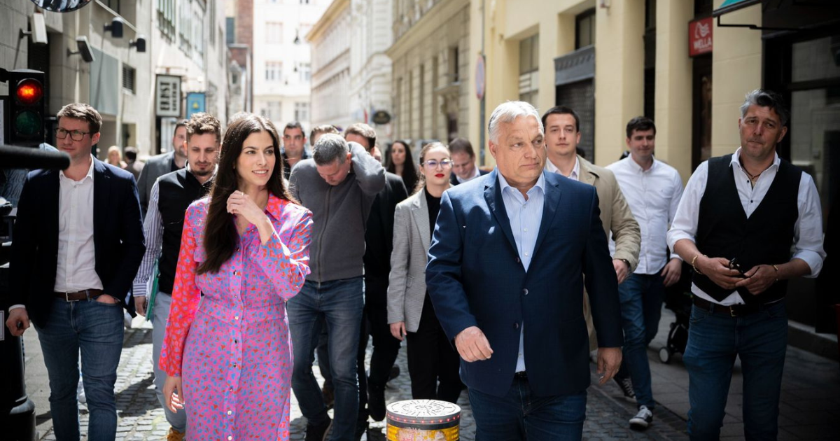 Óriási kritikával reagáltak Orbán koporsós és Szentkirályi csomagtartós videójára: „hogy fognak szegények....?”