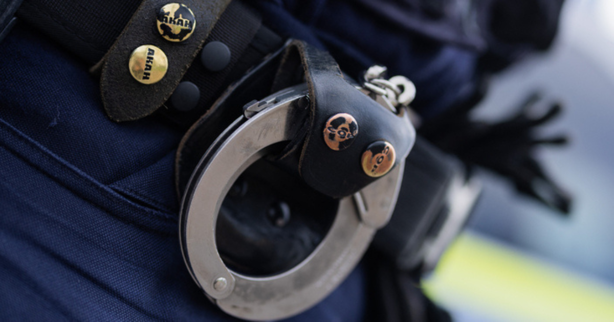 Óriási kártérítést fizet a rendőrség - a munkahelyéről vittek el egy családapát, ami ezután történt...