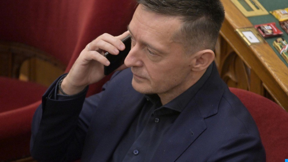 Váratlan: Rogán reagált arra, hogy a felesége 30 milliós táskáját firtatták nyilvánosan