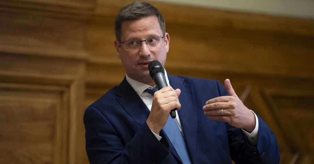 Gulyás Gergely: feljelentés jön a 2026-os választás elhalasztásáról szóló kamuvideó miatt